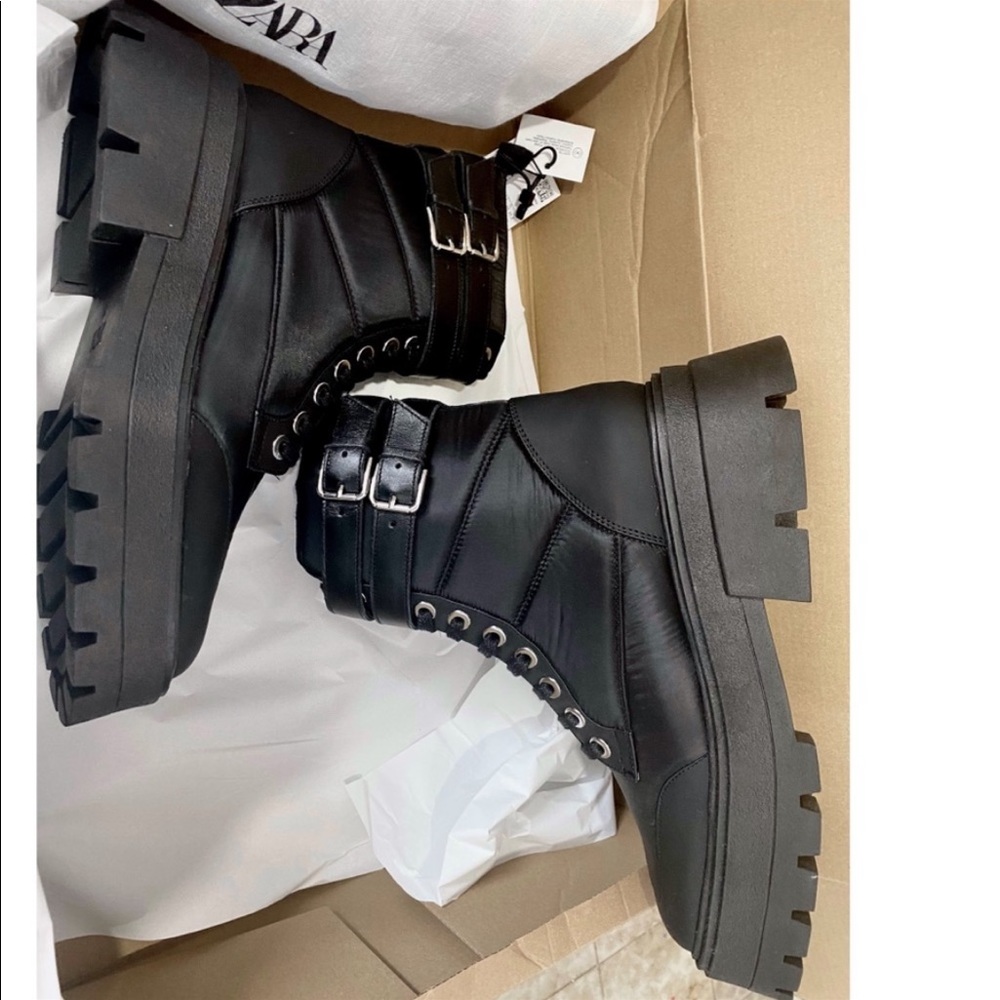 Zara black thick sole lace ups , quilted , doble buckled ,combat boots - Picture 4 of 12